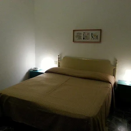 Venosta فندق 2*